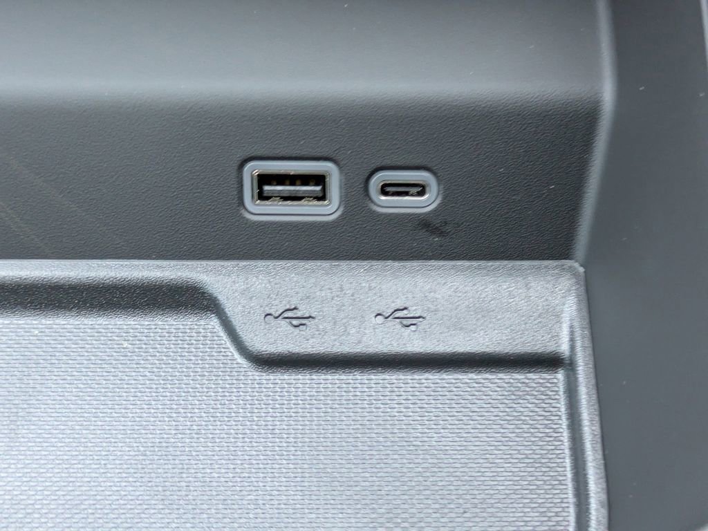 New 2025 Chevrolet Suburban Premier image 27