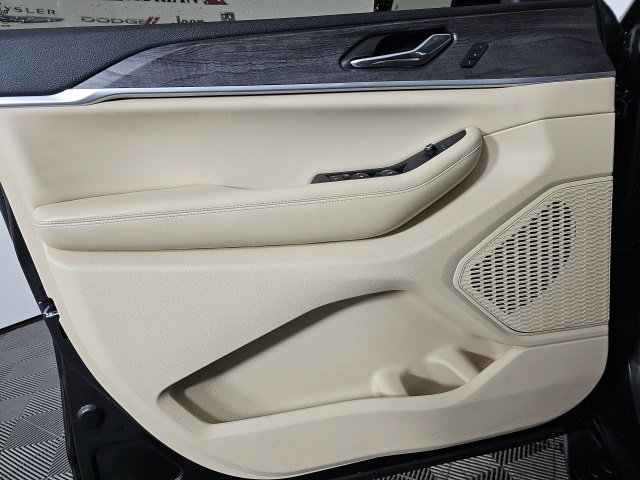 Certified 2024 Jeep Grand Cherokee Limited w/ Luxury Tech Group II image 11