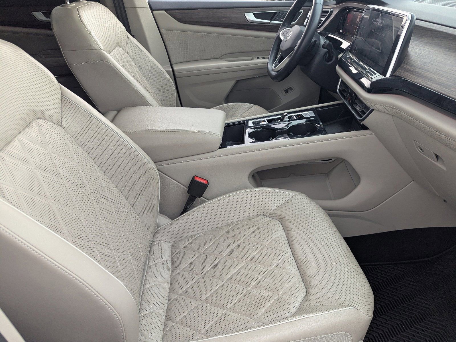 Used 2024 Volkswagen Atlas SEL Premium R-Line image 12