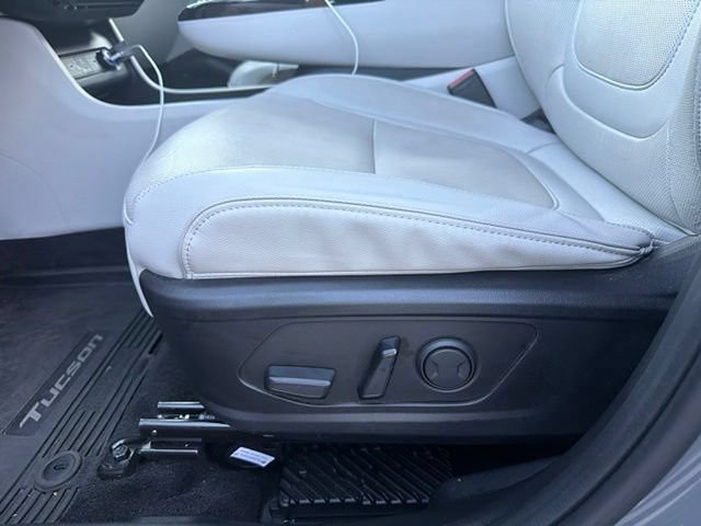 Used 2025 Hyundai Tucson Limited AWD/4WD image 6