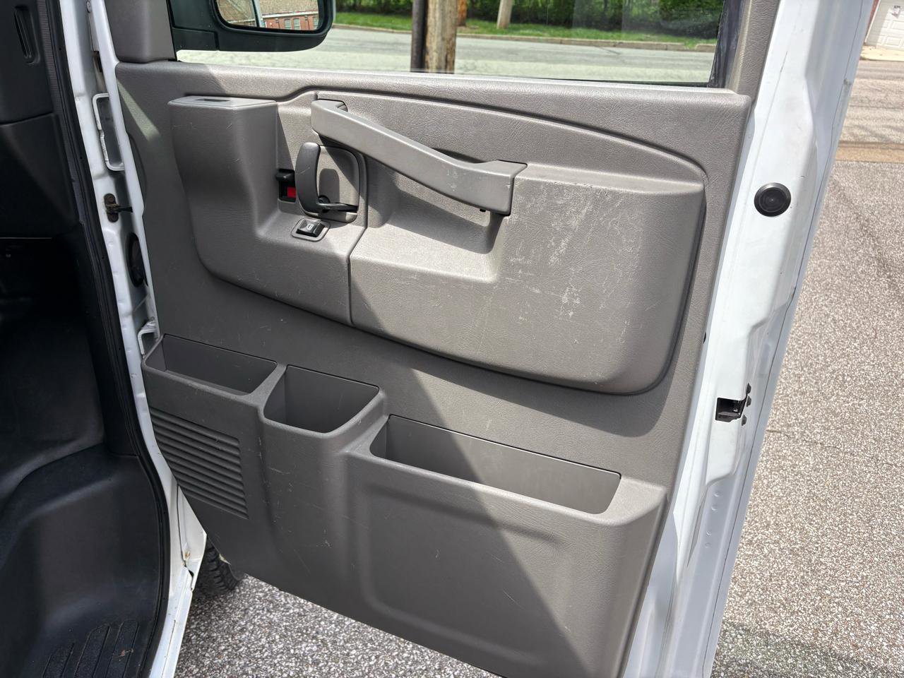 Used 2018 GMC Savana 2500 RWD image 27
