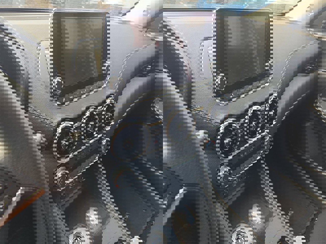 Used 2025 Nissan Sentra SV image 6