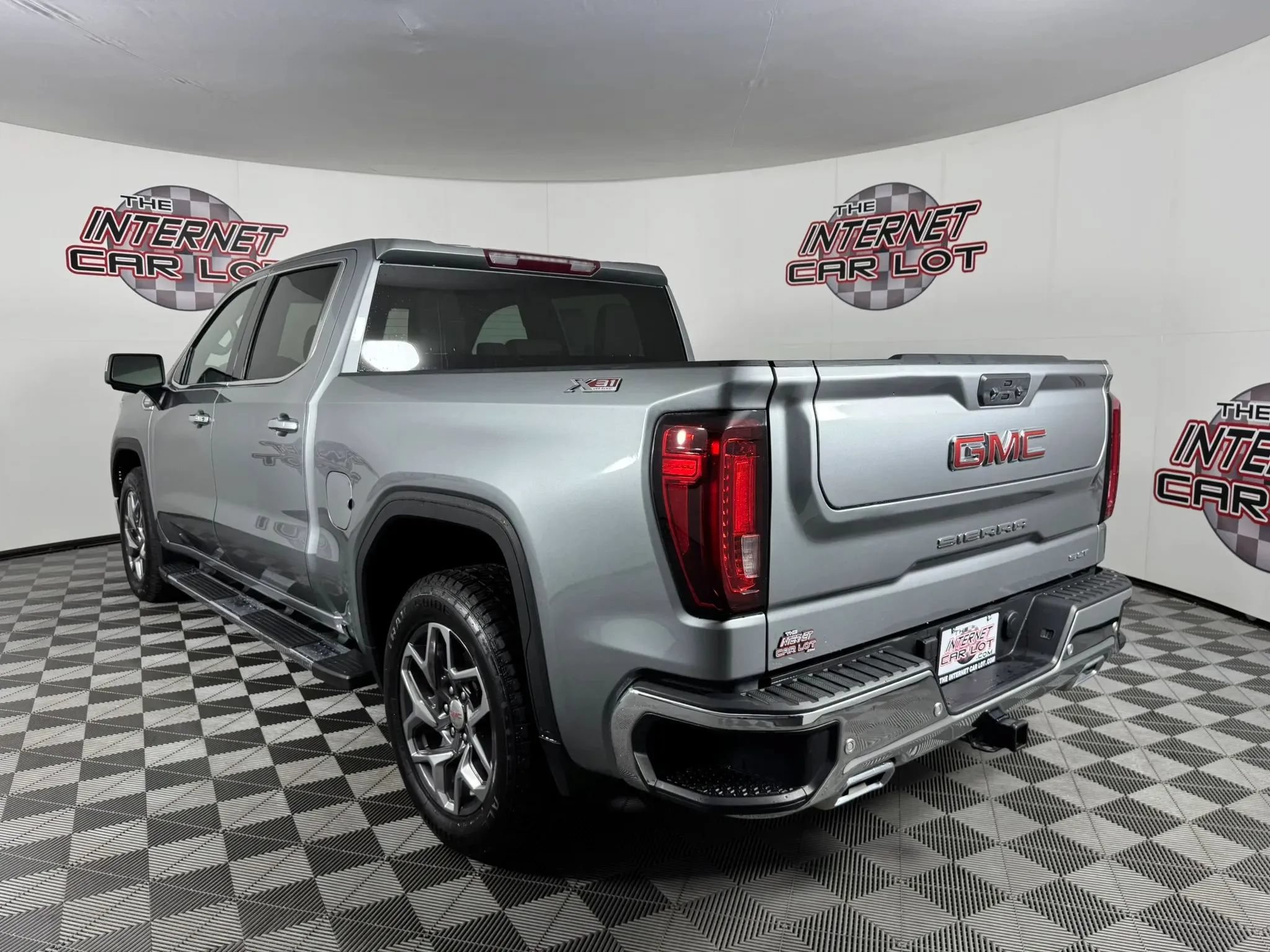 Used 2023 GMC Sierra 1500 SLT w/ SLT Premium Package AWD/4WD image 5