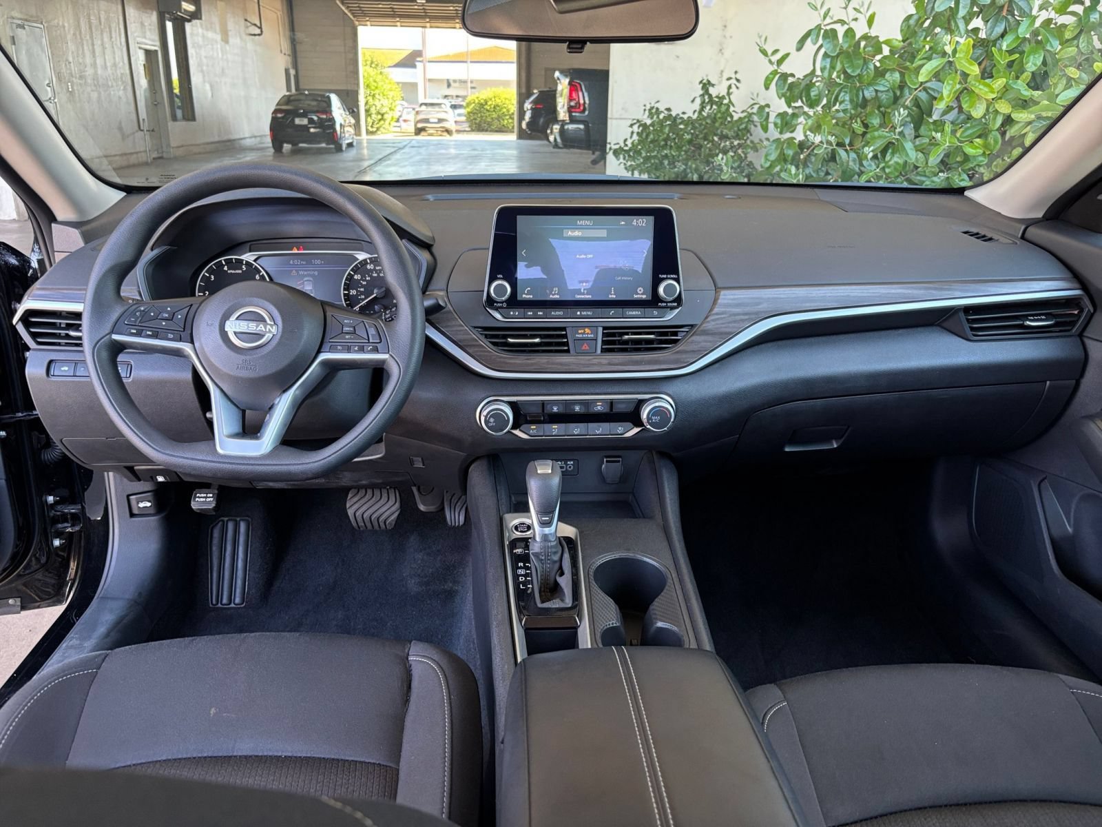 Used 2025 Nissan Altima 2.5 SV FWD image 34