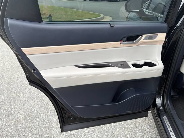 Used 2023 Hyundai Palisade Limited w/ Winter Package FWD image 20