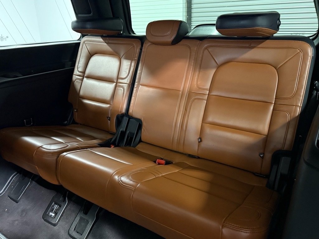 Used 2020 Lincoln Navigator Reserve w/ Luxury Package image 16
