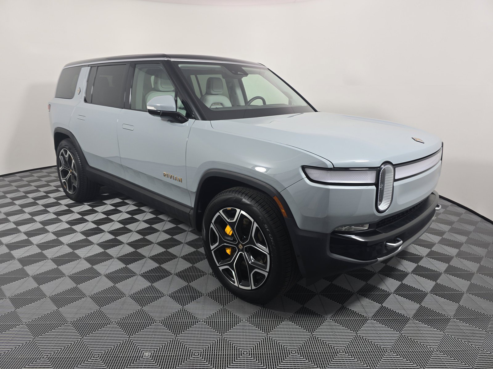 Used 2024 Rivian R1S Adventure AWD/4WD image 7