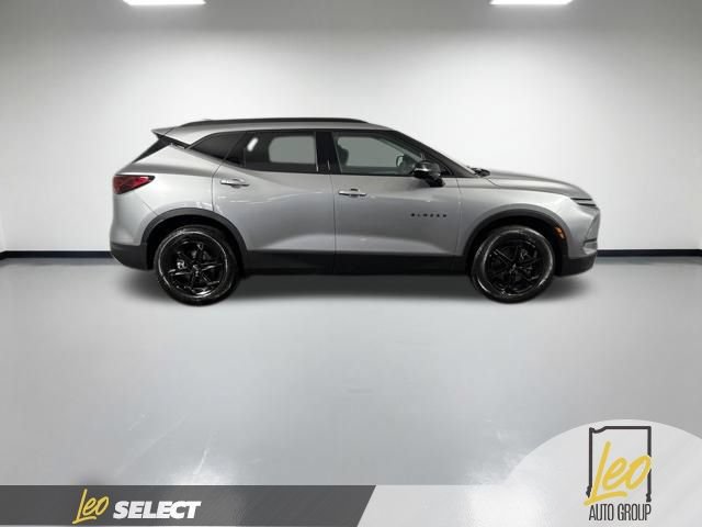 Used 2023 Chevrolet Blazer LT w/ Midnight/Sport Edition FWD image 5