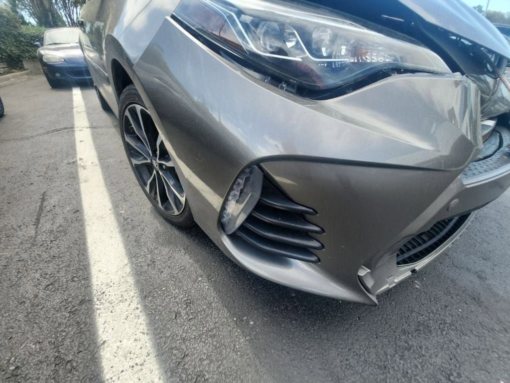 Used 2018 Toyota Corolla SE w/ SE Premium Package FWD image 9
