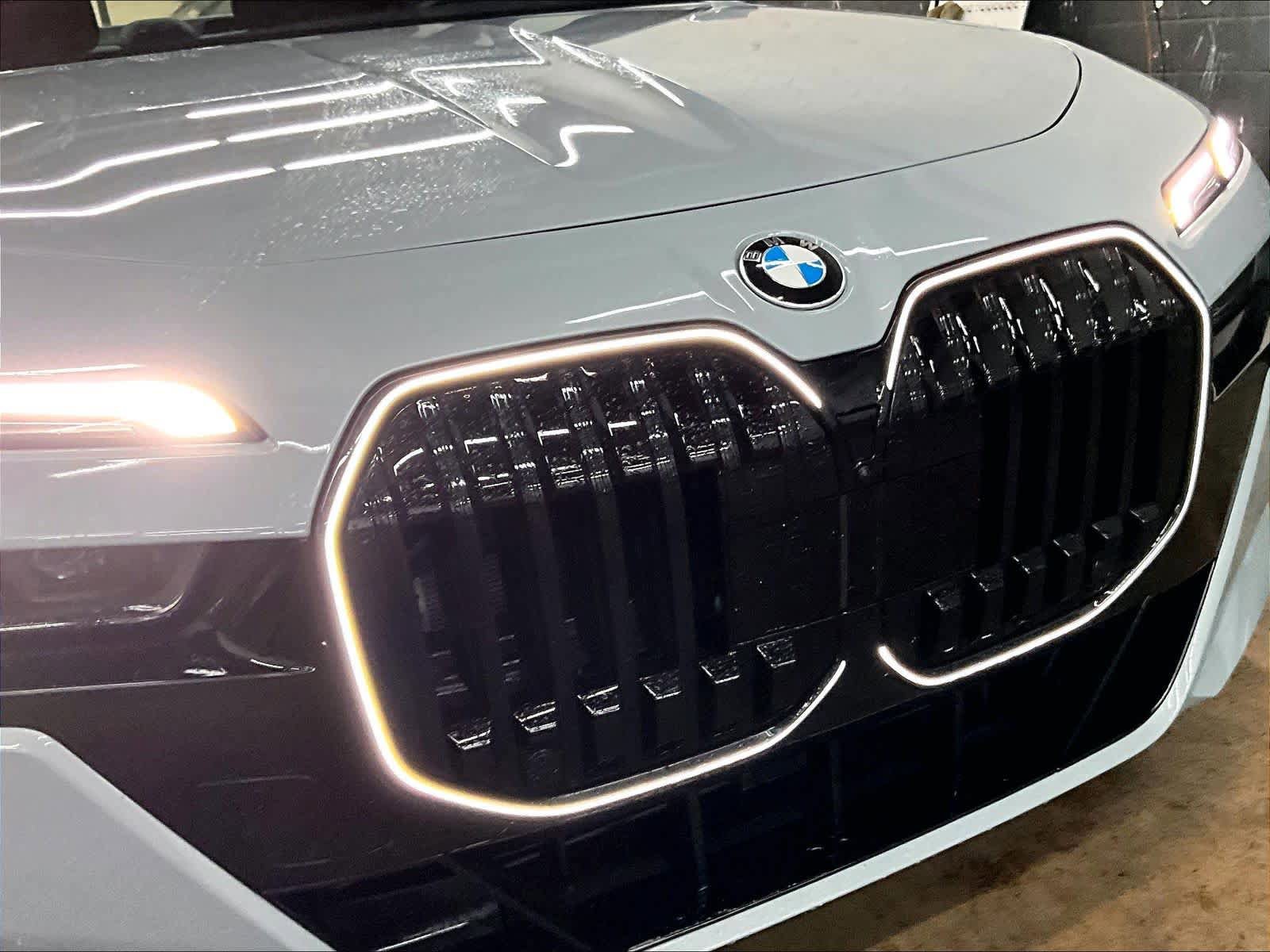Certified 2025 BMW 760i xDrive AWD/4WD image 32