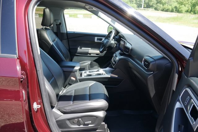 Used 2022 Ford Explorer XLT w/ Equipment Group 202A AWD/4WD image 29