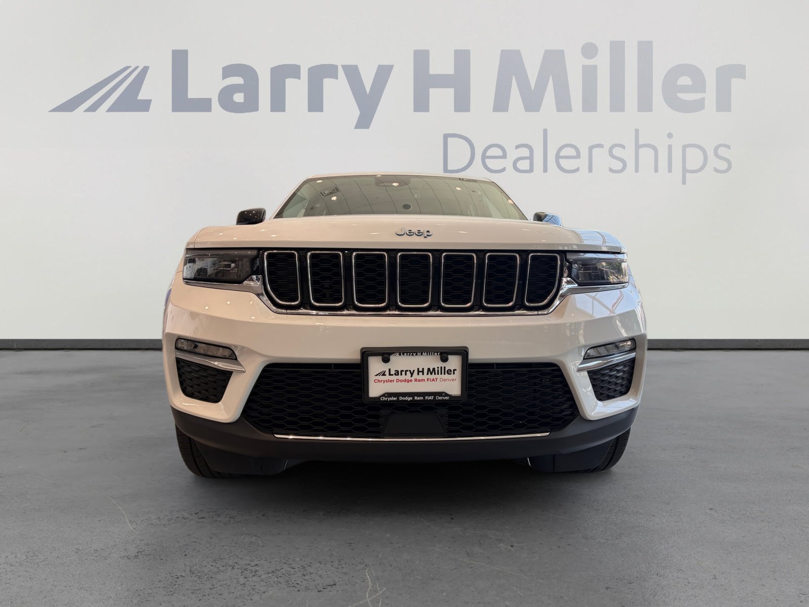 Used 2024 Jeep Grand Cherokee Limited 4xe AWD/4WD image 8
