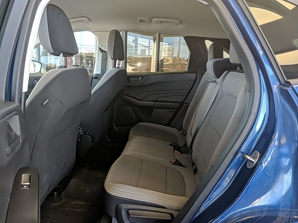 Used 2022 Ford Escape SE w/ SE Sport Appearance Package image 14