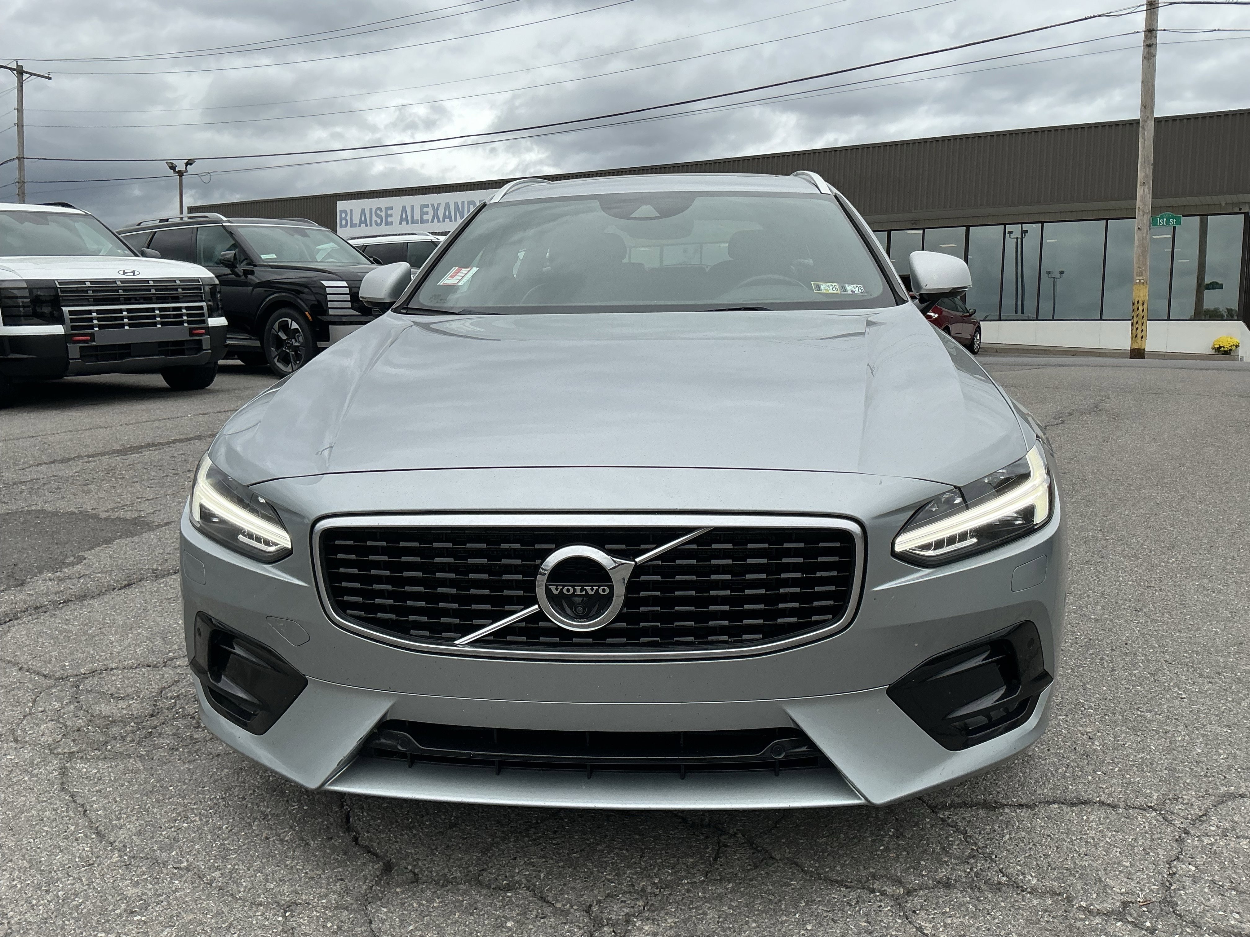 Used 2019 Volvo V90 T5 R-Design w/ Advanced Package image 9