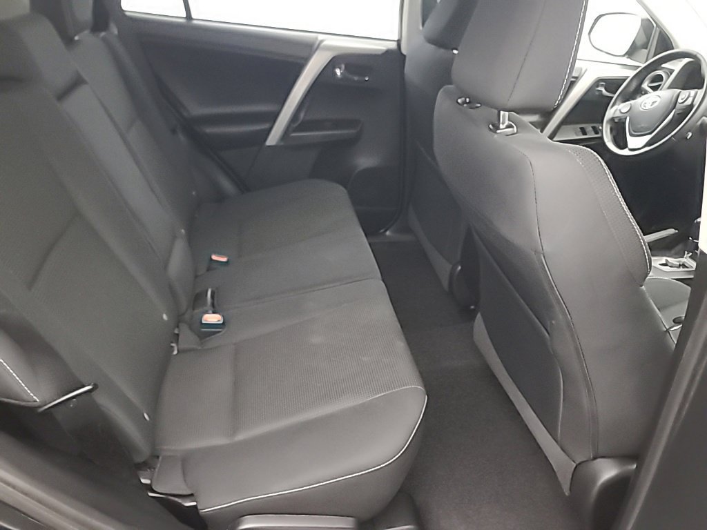Used 2018 Toyota RAV4 XLE AWD/4WD image 17