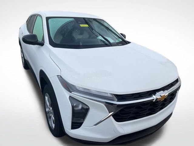 Used 2024 Chevrolet Trax LS image 3