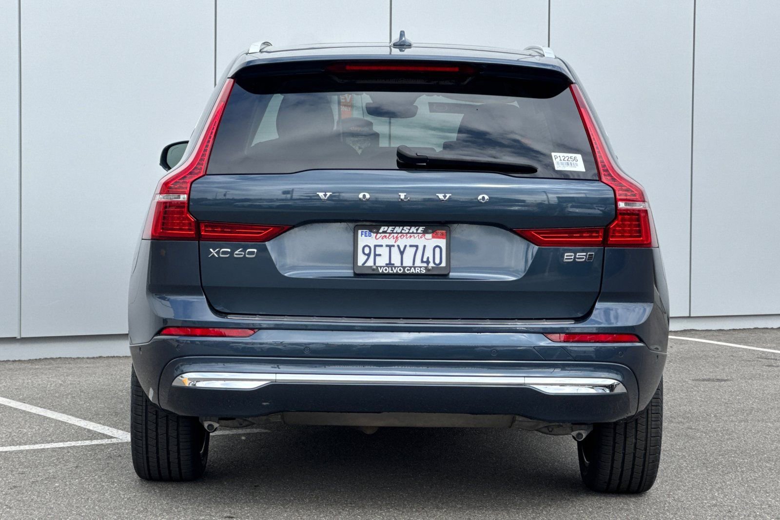 Used 2023 Volvo XC60 B5 Plus image 4