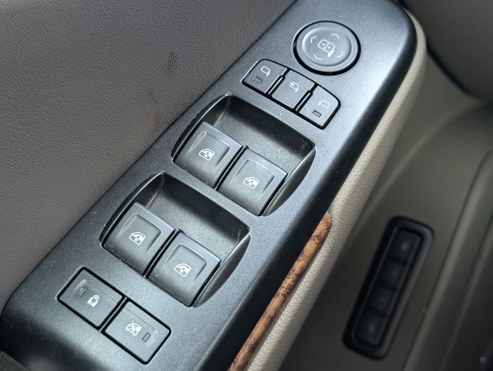Used 2019 Chevrolet Suburban Premier AWD/4WD image 22