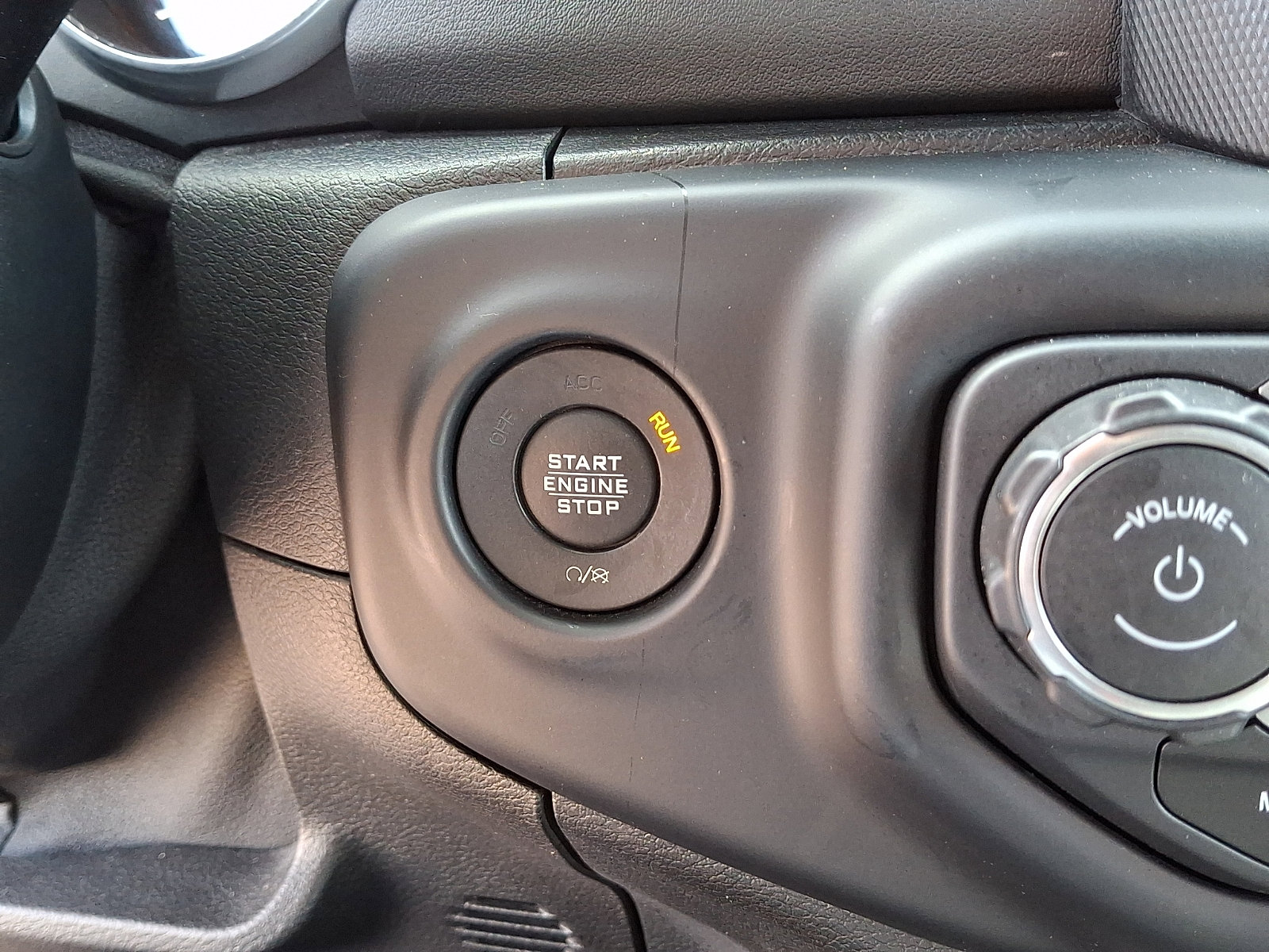 Used 2019 Jeep Wrangler Unlimited Sahara w/ Quick Order Package 24M Moab image 27