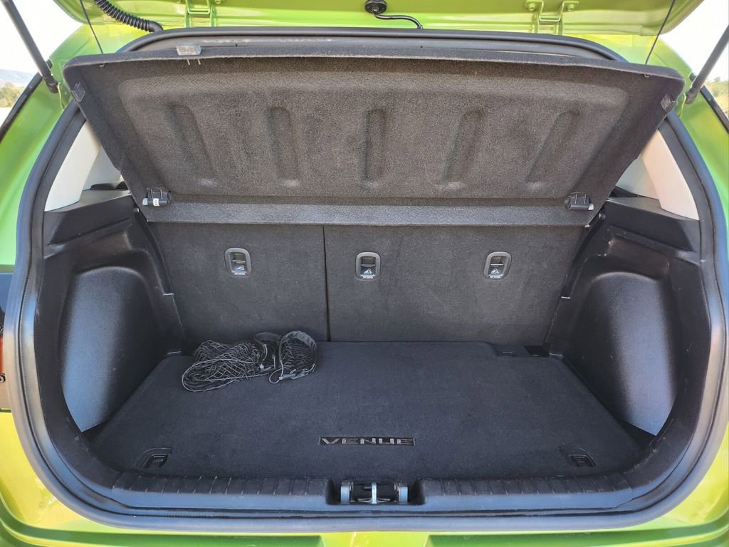 Certified 2021 Hyundai Venue SEL w/ Premium Package image 15