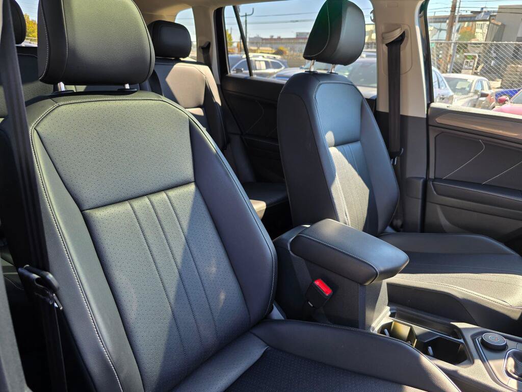 Used 2022 Volkswagen Tiguan SE AWD/4WD image 11