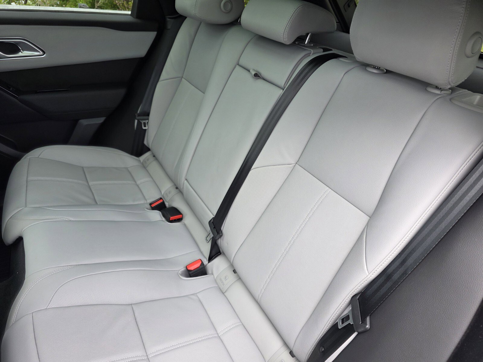 New 2026 Land Rover Range Rover Velar Dynamic SE image 13