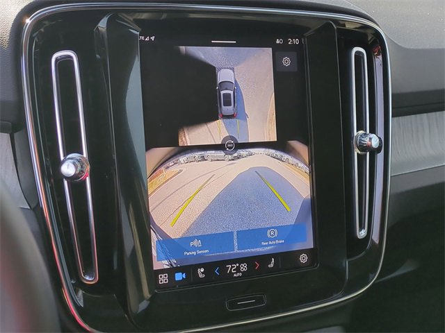 Used 2025 Volvo XC40 B5 Plus image 12