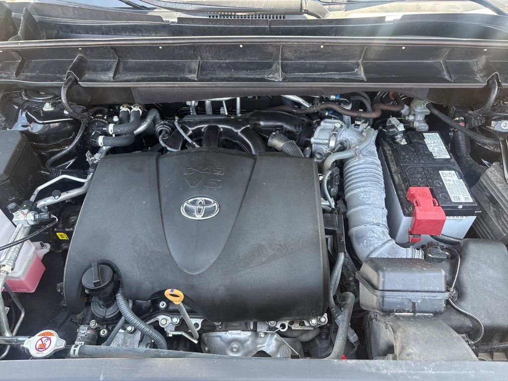 Used 2022 Toyota Highlander LE image 34