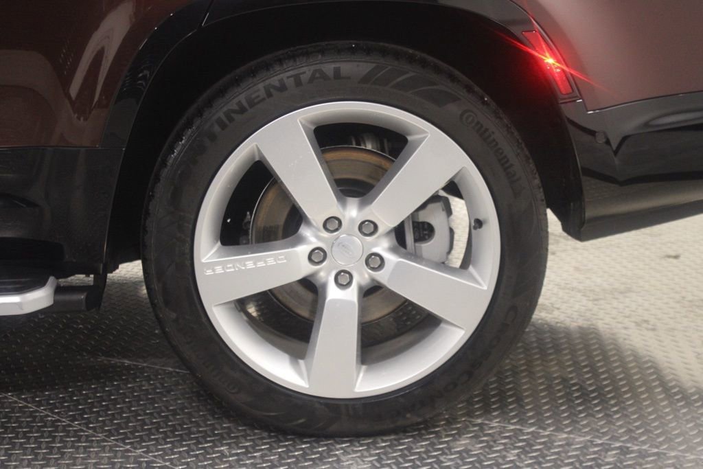 Used 2023 Land Rover Defender 130 SE image 14