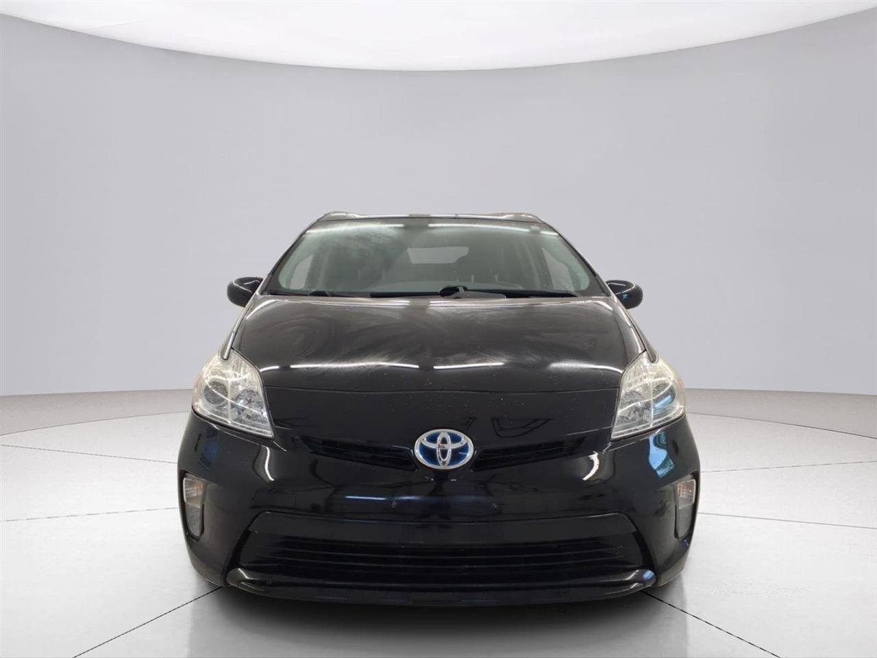 Used 2015 Toyota Prius Four FWD image 2