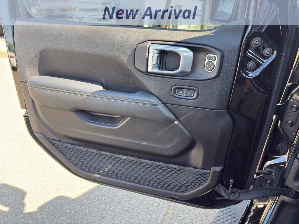 Used 2022 Jeep Wrangler Unlimited Sahara w/ Cold Weather Group image 11