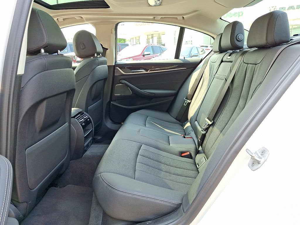 Used 2022 BMW 530e xDrive w/ Premium Package AWD/4WD image 10