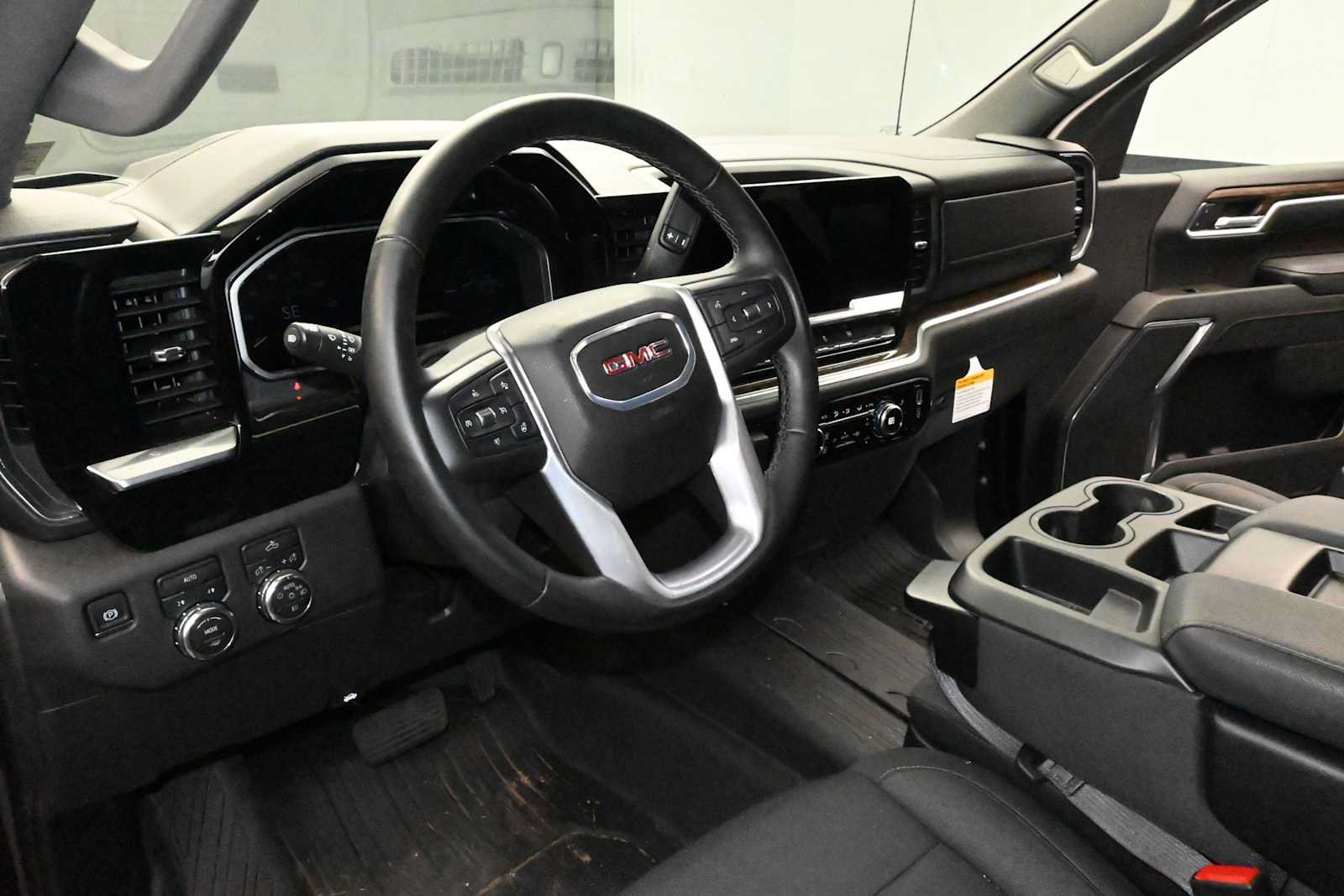 Used 2026 GMC Sierra 1500 Elevation w/ Elevation Select Package AWD/4WD image 10