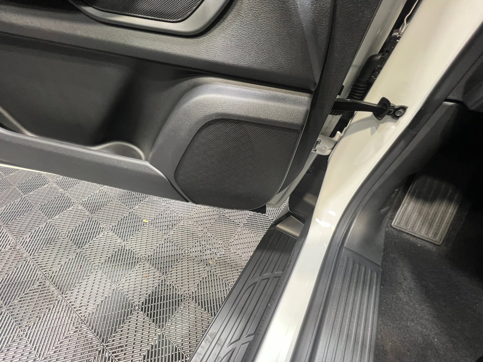 New 2026 Nissan Armada SL w/ Captain's Chari Seat Package image 27