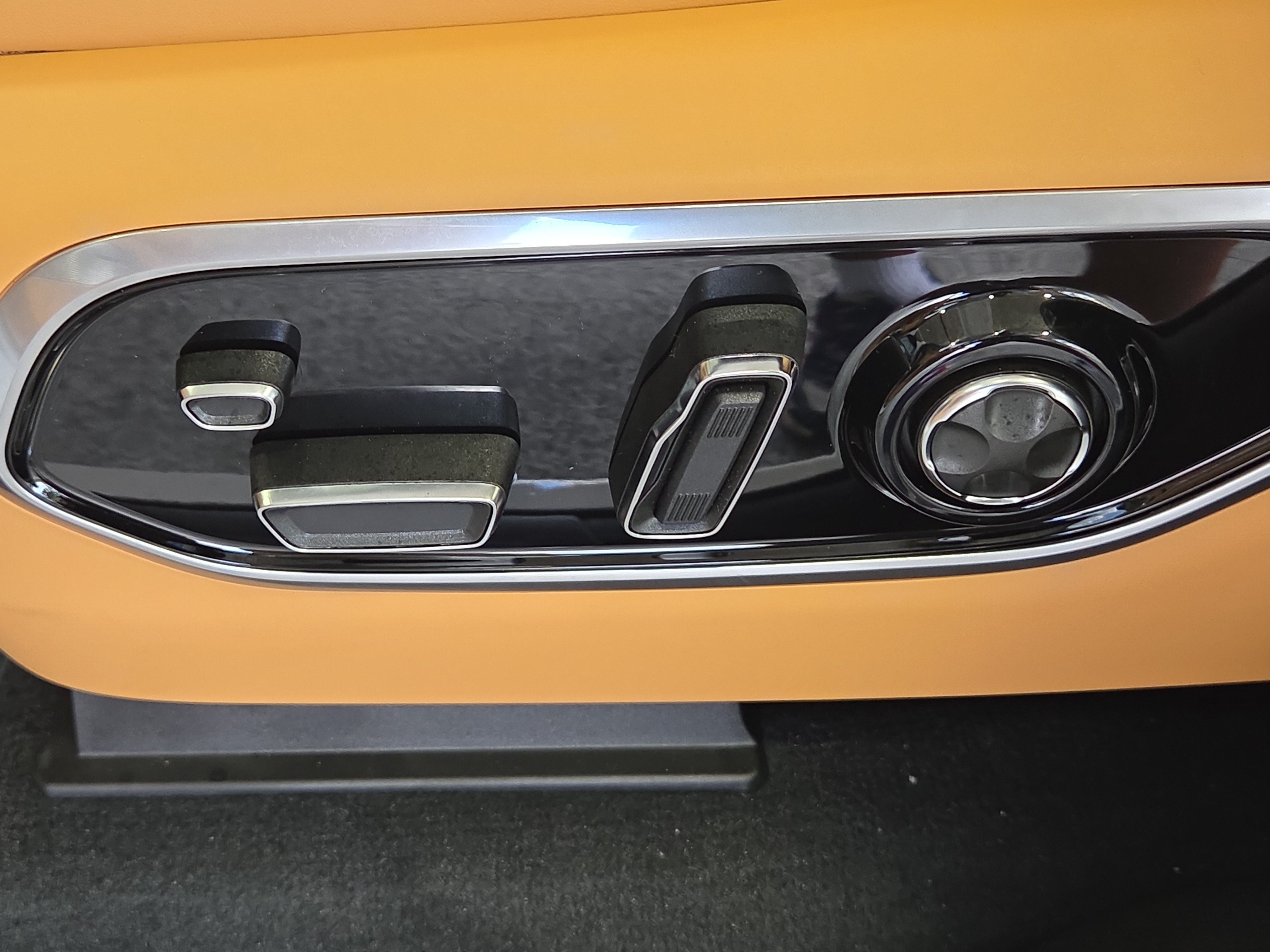 New 2025 Jeep Grand Cherokee L Summit AWD/4WD image 21