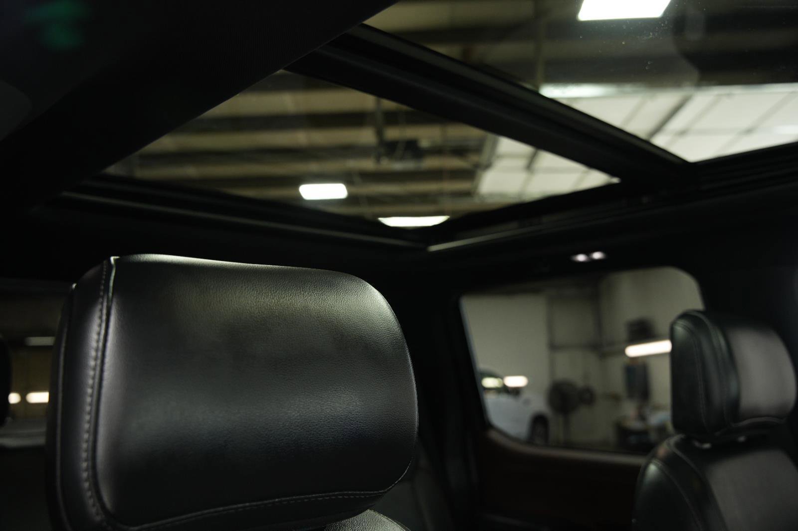 Used 2021 Ford F150 Lariat w/ Max Trailer Tow Package image 16