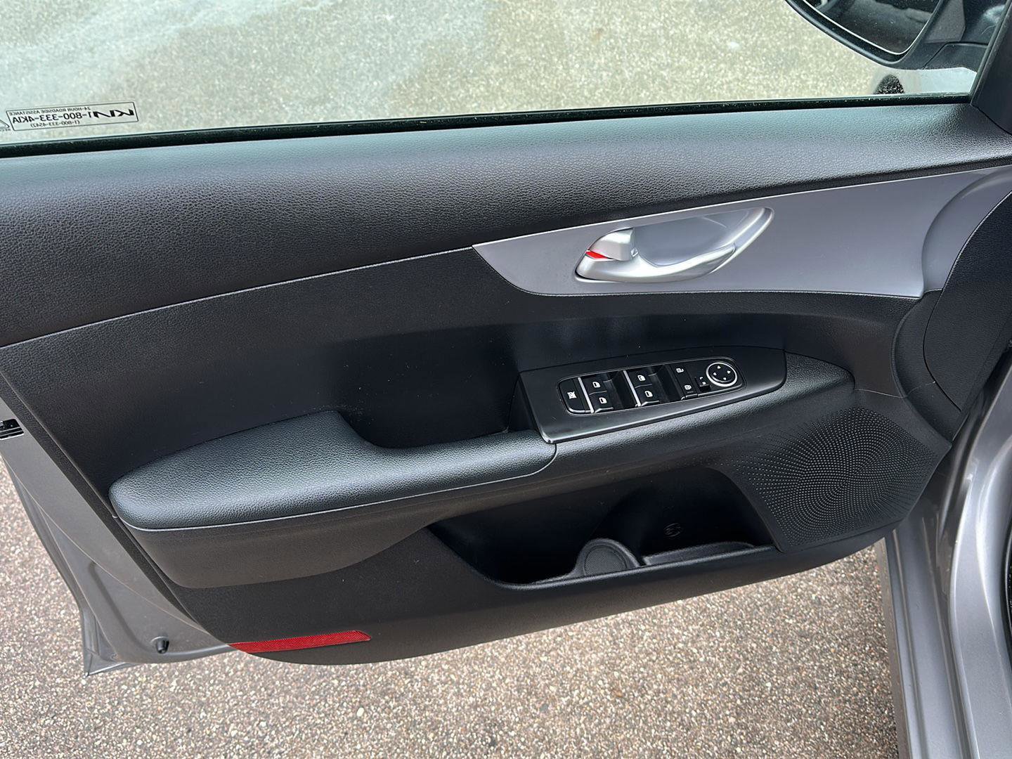 Used 2023 Kia Forte LXS image 17