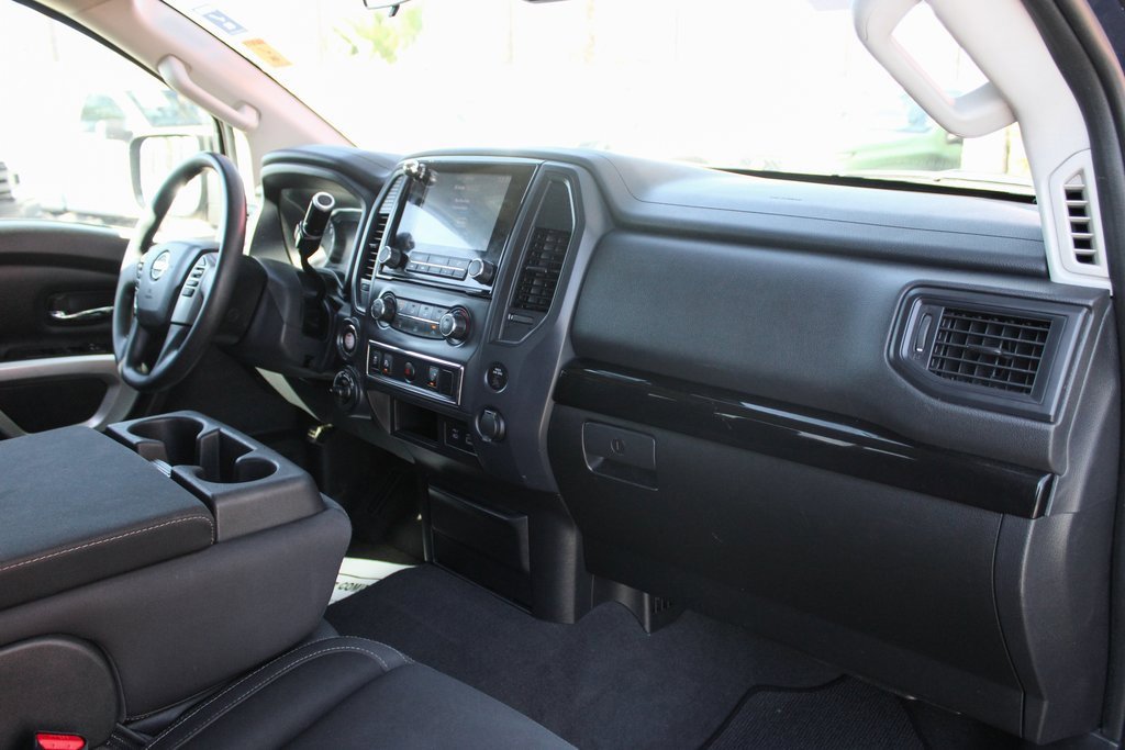 Used 2022 Nissan Titan SV image 38