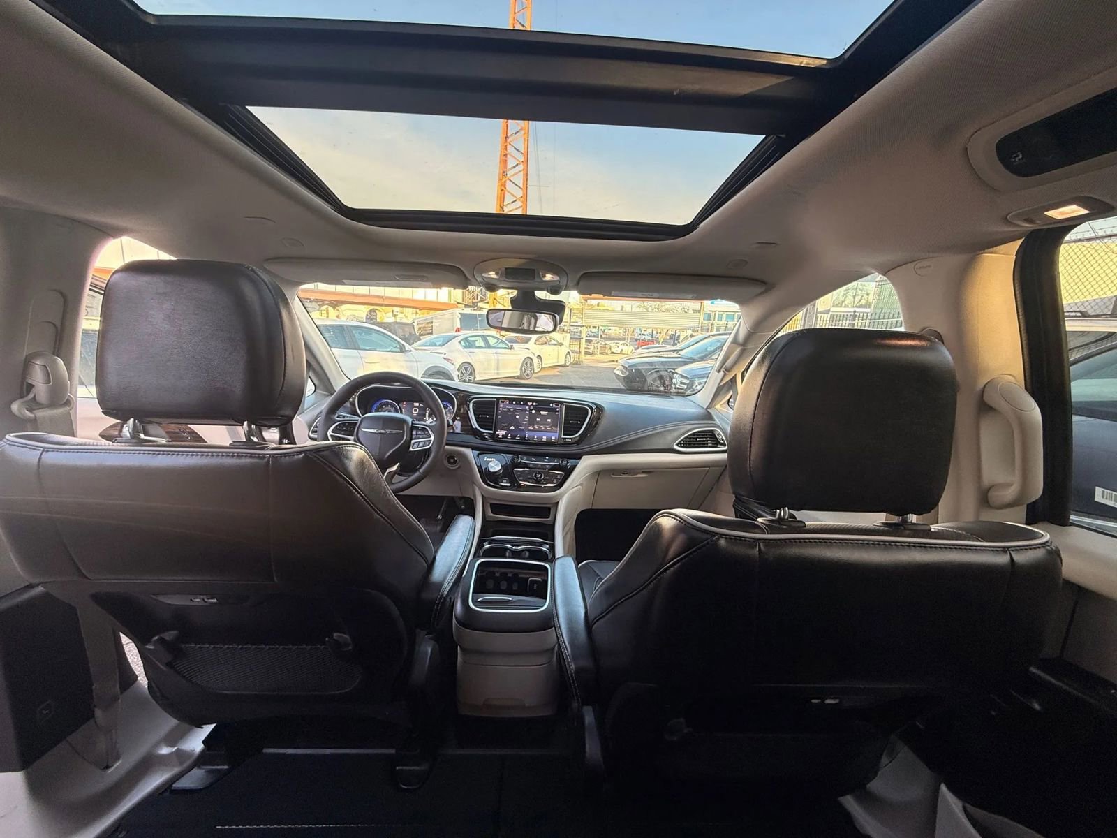 Used 2023 Chrysler Pacifica Limited image 34