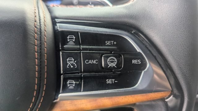 Used 2023 Jeep Grand Cherokee Summit AWD/4WD image 26