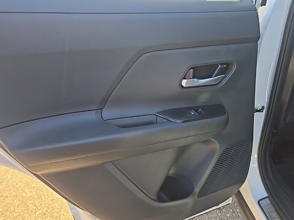 New 2026 Nissan Kicks SR image 32