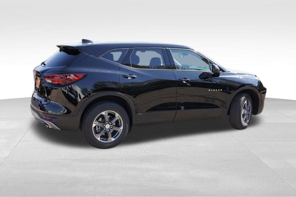 Certified 2025 Chevrolet Blazer LT image 4