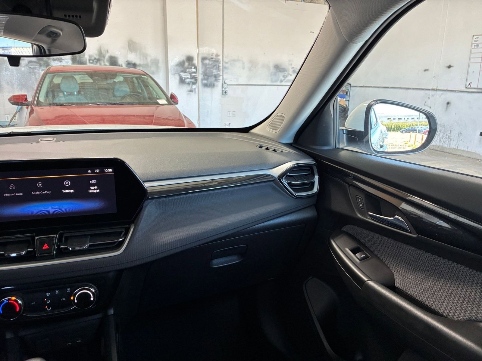 Used 2025 Chevrolet TrailBlazer LT image 34