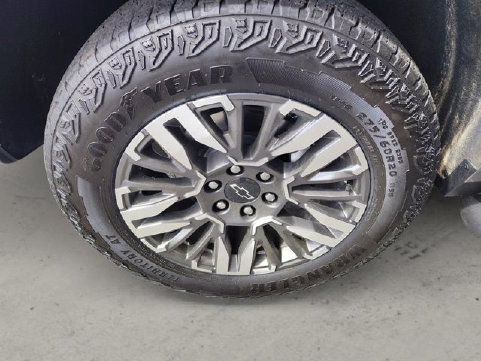 Used 2025 Chevrolet Suburban Z71 AWD/4WD image 9