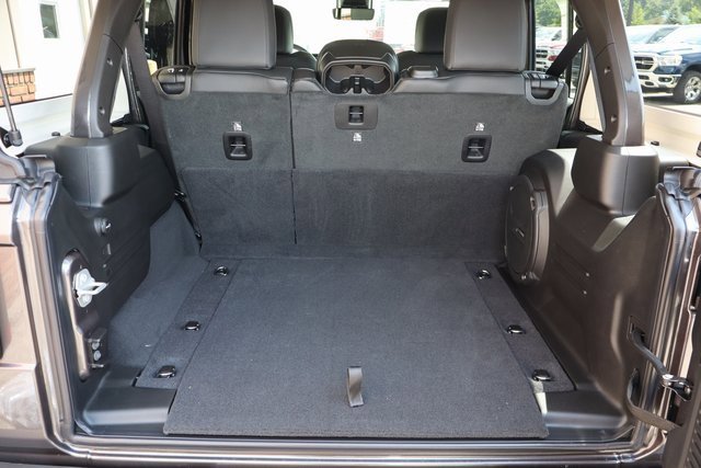 New 2025 Jeep Wrangler Sahara image 39