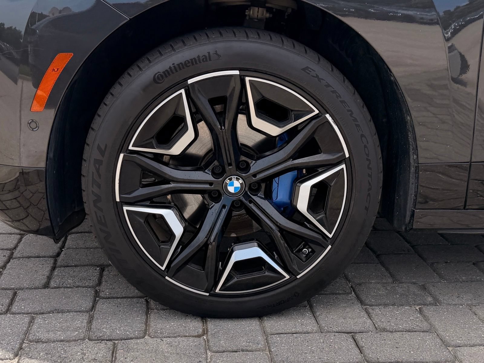 Used 2024 BMW iX xDrive50 w/ Sport Package AWD/4WD image 13
