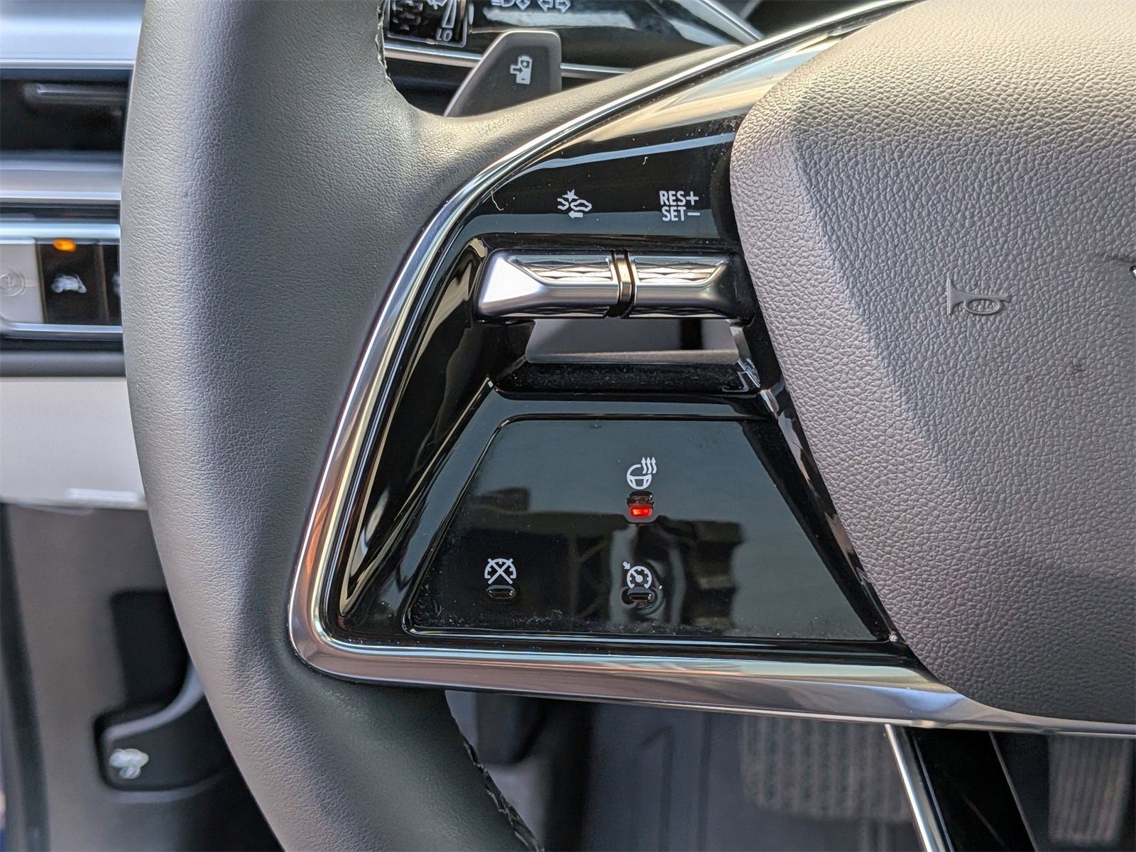 Used 2024 Cadillac Lyriq Luxury w/ LPO, Floor Liner Package image 18