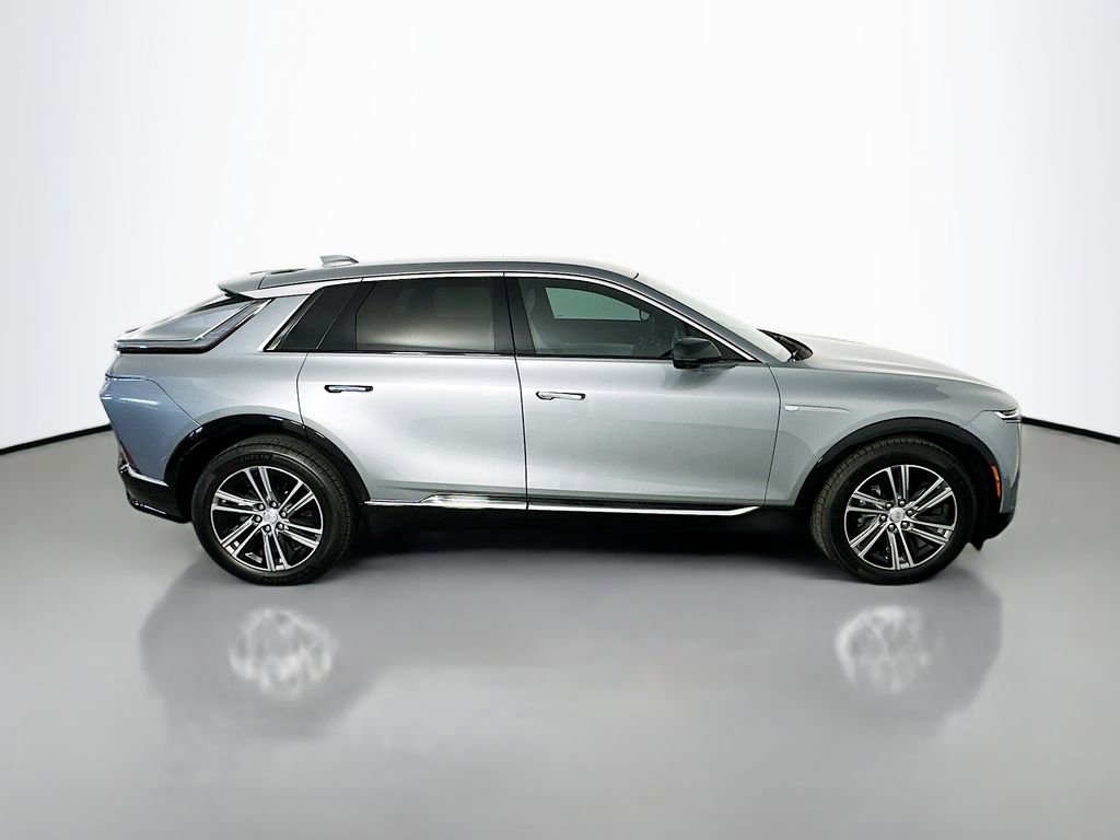 Used 2024 Cadillac Lyriq Luxury RWD image 8
