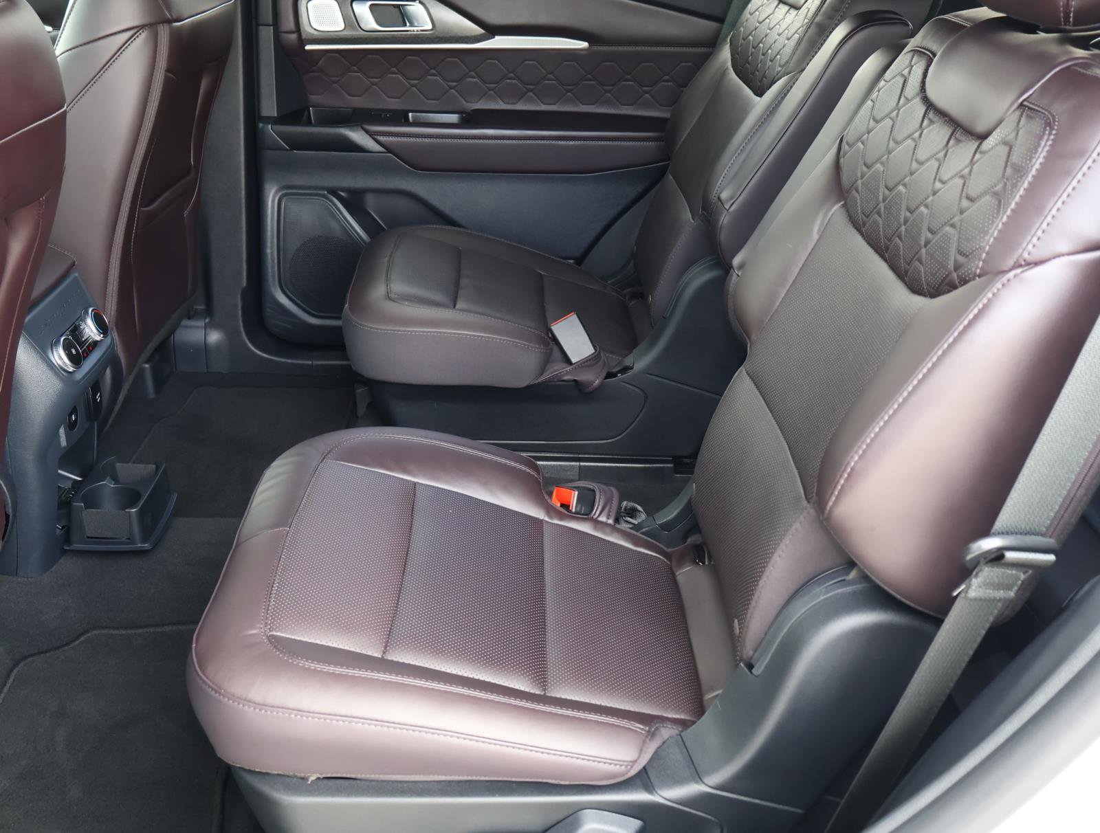 Used 2025 Ford Explorer Platinum w/ Ultimate Package RWD image 23