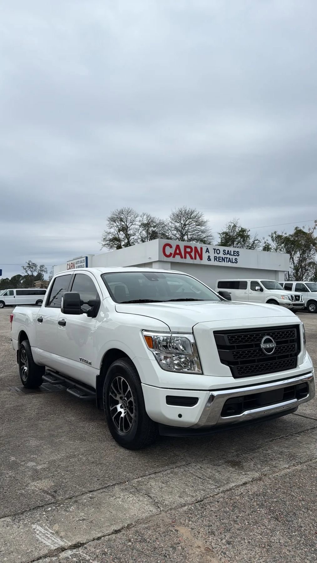 Used 2024 Nissan Titan SV w/ SV Convenience Package image 1